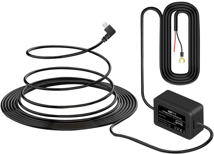 Câble d’alimentation pour dashcam avec boîtier de surveillance de tension, modèle Vantrue ACC, posé enroulé avec connecteurs visibles.